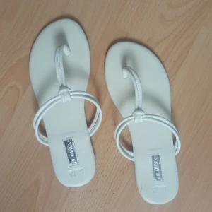 Jättesnygga sandaler - Jag säljer mina jättefina sandaler då de tyvvär har blivit för små! <3