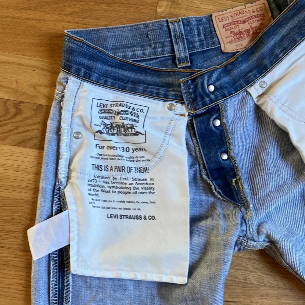 Säljer dessa jeans då dom är för små☺️Skriv om ni har någon fråga ! det står ingen storlek men jag skulle säga xs. Jeans & Byxor.