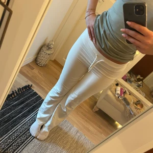 Lågmidjade mjukisbyxor  - Lågmidjade mjukisbyxor från Lager157, endast provade. Säljer då jag har flera liknande 