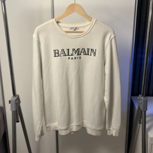 Balmain tröja - I använd skick storlek xl passar L och Xl Vid frågor kontakta mig gärna😊