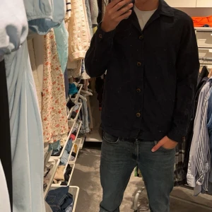 Overshirt  - Overshirt från selected homme nypris 899kr. Den är en linneblandning. Jätte bra skick aldrig använd. Pris kan diskuteras 