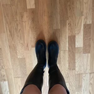 Stövlar  - Sparsamt använda stövlar i storlek 38. Följsamma och sköna. Mjukt skaft.