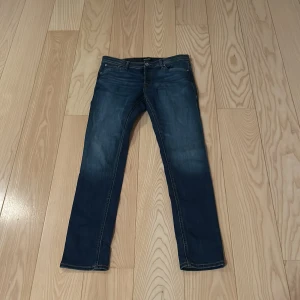 Jack and Jones jeans - 31/32 10/10 skick oanvända slum fit 