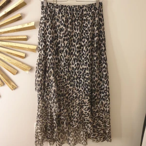 Leopard kjol - Leopard kjol från Lindex, aldrig använts.
