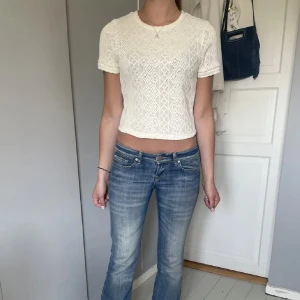 Stickad t-shirt zara - så fin! är storlek M men skulle mer säga xs!