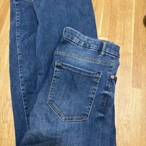 Bootcut jeans - Sitter bra i passform 