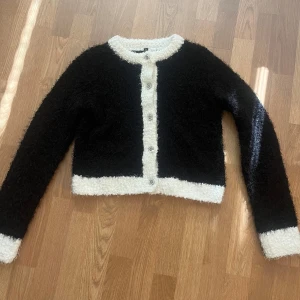Snygg kofta - Bra skick aldrig använd!