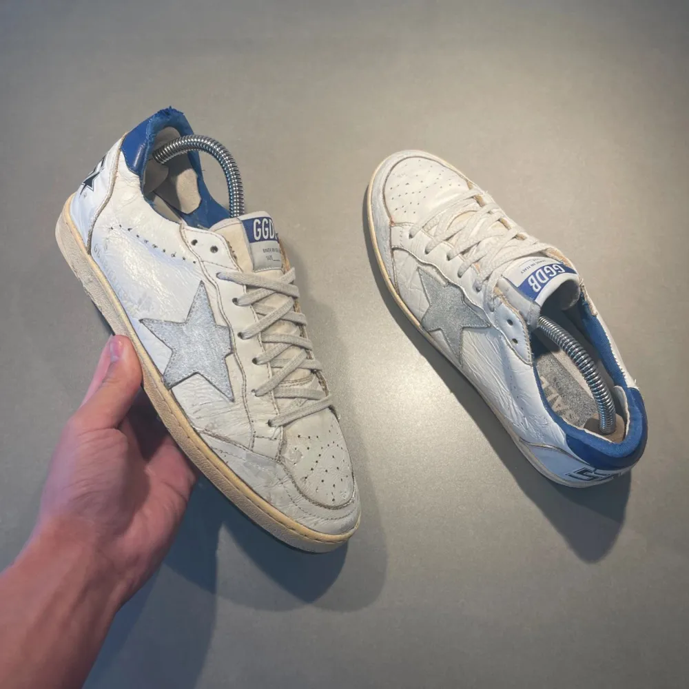 Golden Goose ”Ballstar” sneakers | Skick: 7/10 | Storlek 40 fits 41 | Endast skorna tillkommer | Fraktar inom 24H efter köp på köparens bekostnad 📦 | Hör av dig vid minsta fråga eller fundering 💭. Skor.