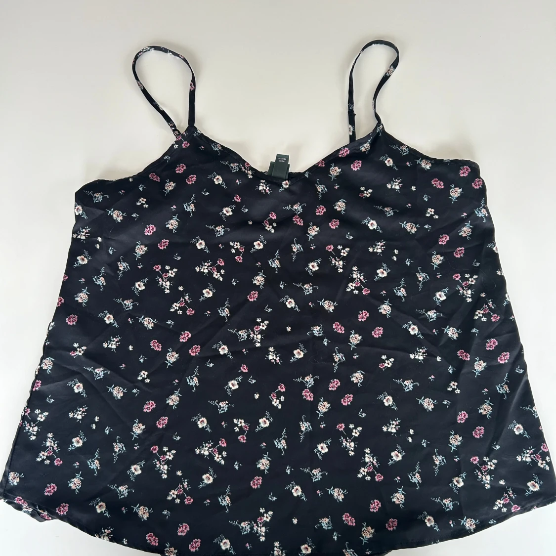 Svart blommig linnetopp