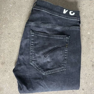 Dondup Jeans svarta  - Dondup Jeans | Storlek: W34 - sitter som w33-32 - Nypris: 3500kr - Skick: 9,5/10 