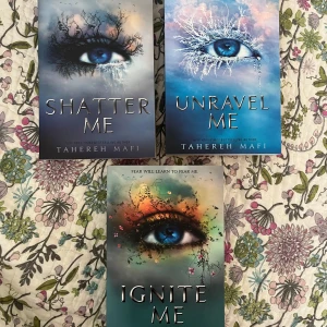 Shatter me, ignite me & unravel me bok sett  - I nyskick, aldrig läst! De tre första böckerna i Tahereh Mafi bokserie, går även att köpa varje bok separat! 