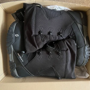 Scott Skoter stövlar (Scott snowmobile R-T) - Helt nya oanvända scott skoter stövlar