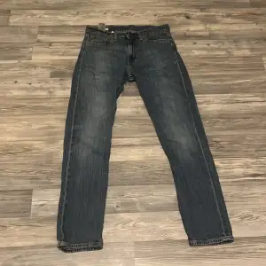 Blåa Levis jeans köpta för 1099