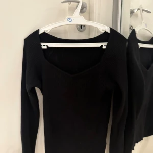 Ribbad topp - Super söt ribbad topp som är knappt använd 
