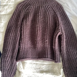 Stickad tröja  - Rödbrun stickad tröja från hm