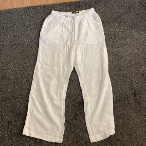 Vita linnebyxor  - Vita linnebyxor.