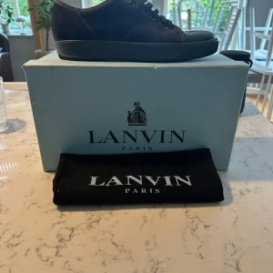 Lanvins elefant grå - Stl 42 passar 43 skick 9.5/10 Knappt använda 