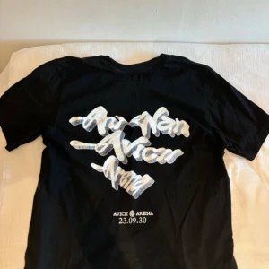 Antwan t shirt - Säljer denna t shirten köpt från antwans konsert 2023💞