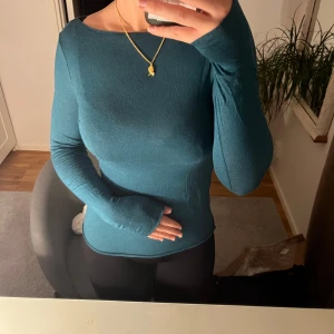 Intimissmi topp - Säljer en turkos/ grön intimissmi topp i kashmir. Super skön o härligt material. Använd sparsamt💕💕💕