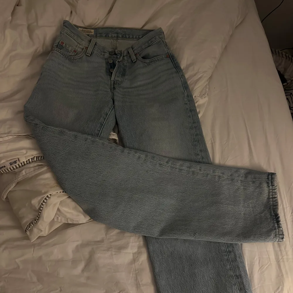 Super fina jeans från Levis, storlek w23 L23. Jeans & Byxor.