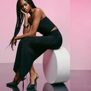 ginatricot glitter set - Perfekt till nyår! Såå fint och endast använt en gång🥰 Setet finns inte att köpa längre. Kjolen är i XS och toppen i S!