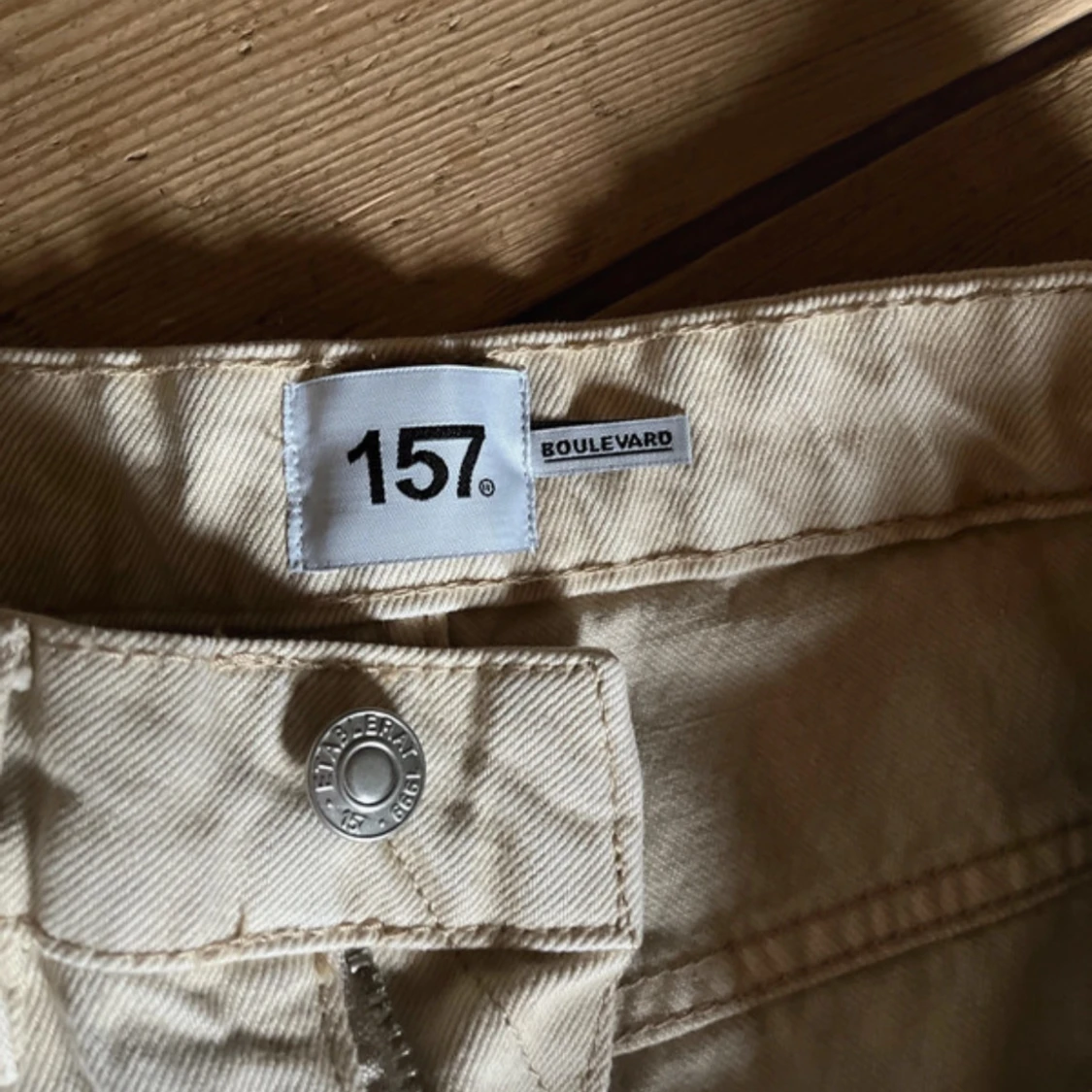 Beige jeans från Boulevard - 91