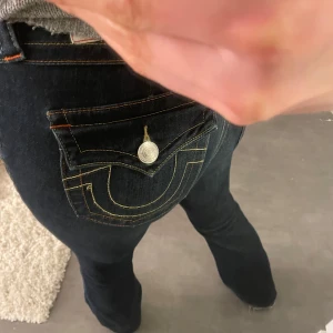 True religion jeans - True religion jeans i strl 28. Använda ett par gånger men är i jättebra skick och säljer då de är lite stora