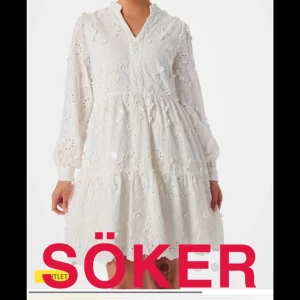 YAS menusa vit klänning - Söker denna vita klänning från YAS i Storlek S och helst i TALL