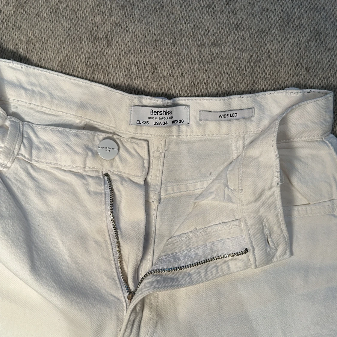 Vita wide leg byxor från Bershka - 91
