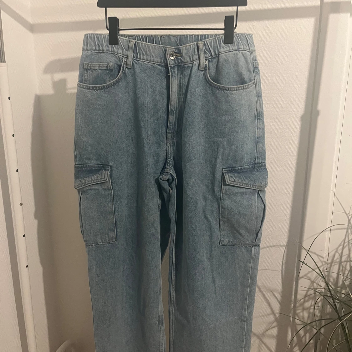 Blå cargojeans från Vailent