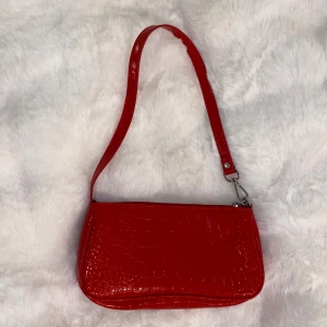 Röd väska - Aldrig använt inga defekter