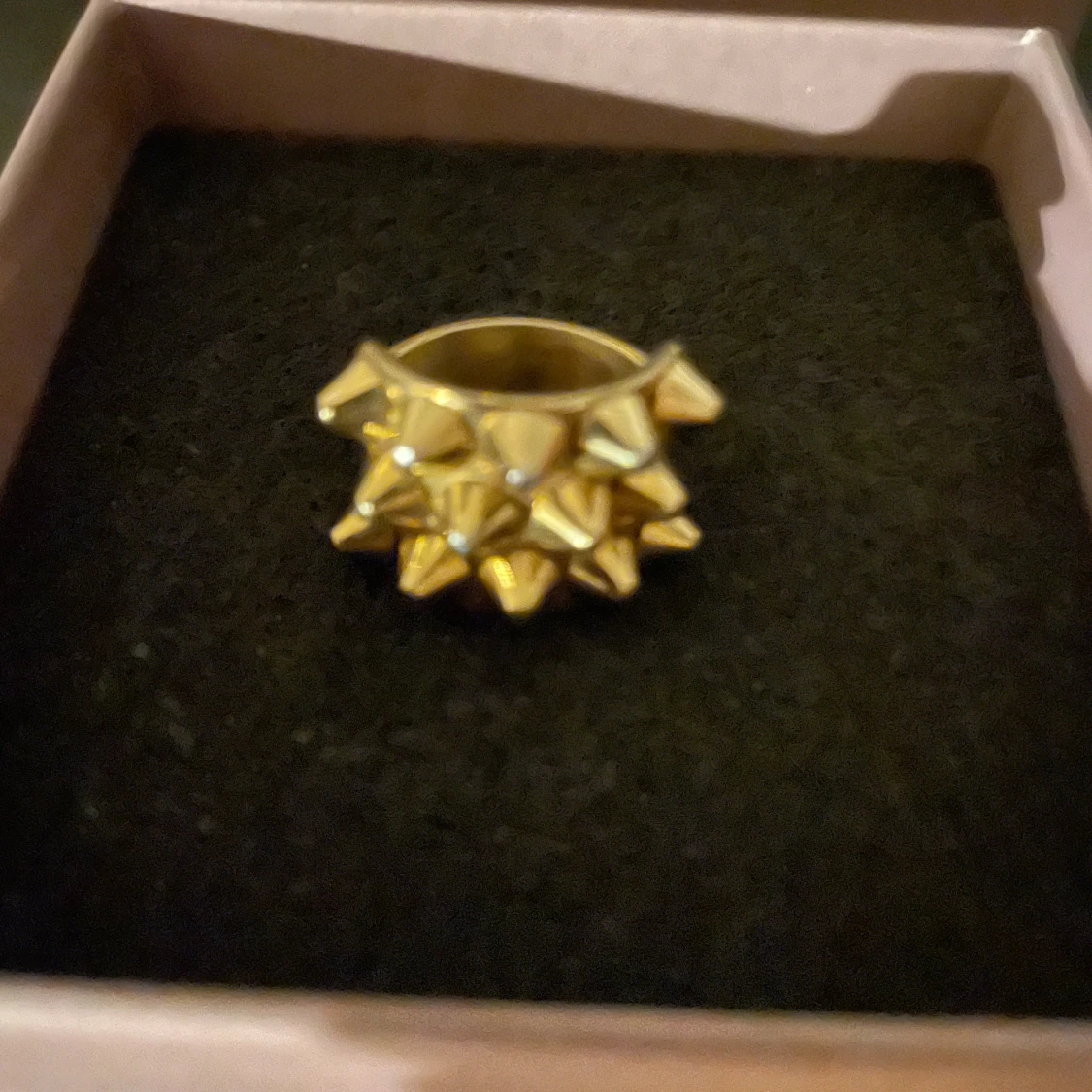 Guldfärgad ring från Edblad - 90