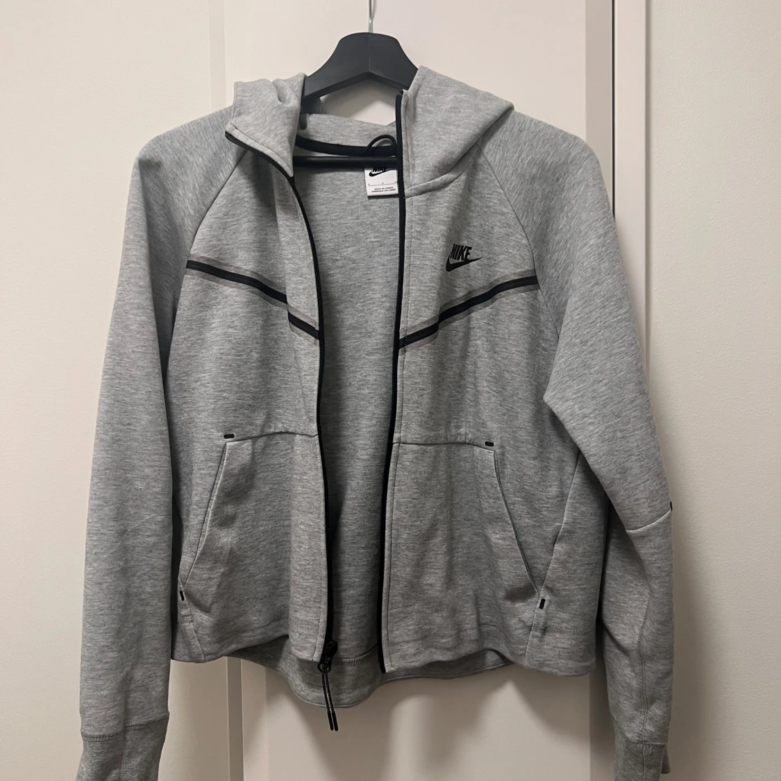 Grå hoodie från Nike