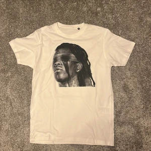 Tshirt - Xs som sitter som liten s