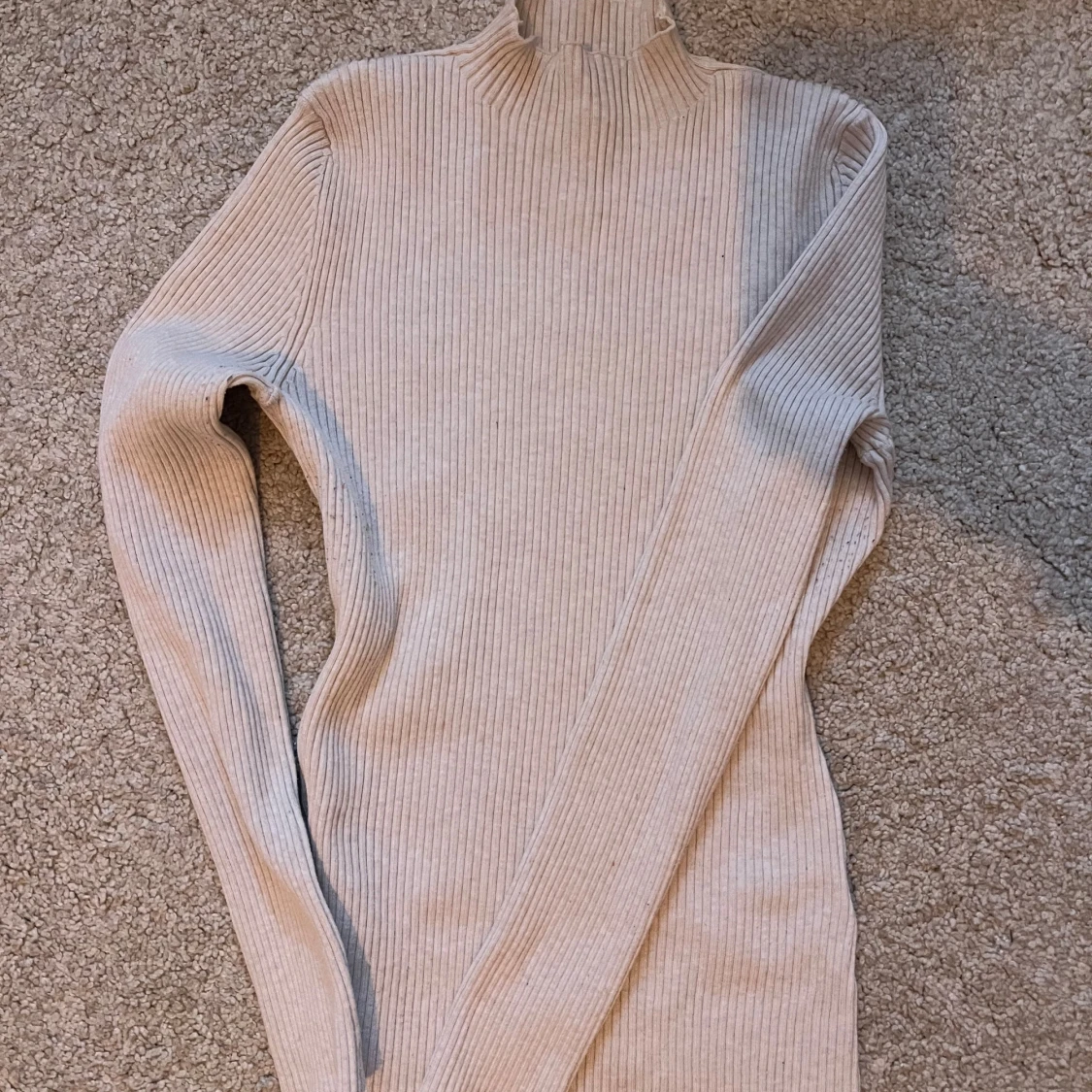 Stilren Beige ribbad topp - 90