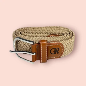 Beige flätat bälte med bruna läder detaljer - Snyggt beige flätat bälte med bruna läderdetaljer och silverfärgat spänne. Passar alla😊