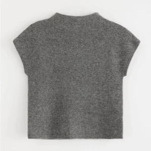 Stickad kortarmad tröja - Helt ny. Nypris 300. Storlek S