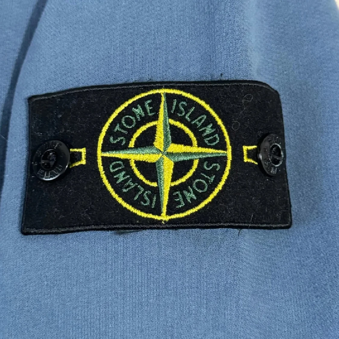 Blå hoodie från Stone Island - 91