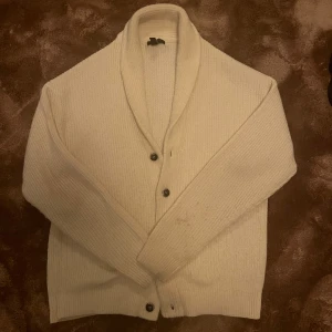 Cardigan vit - Skön vit cardigan som passar till allt