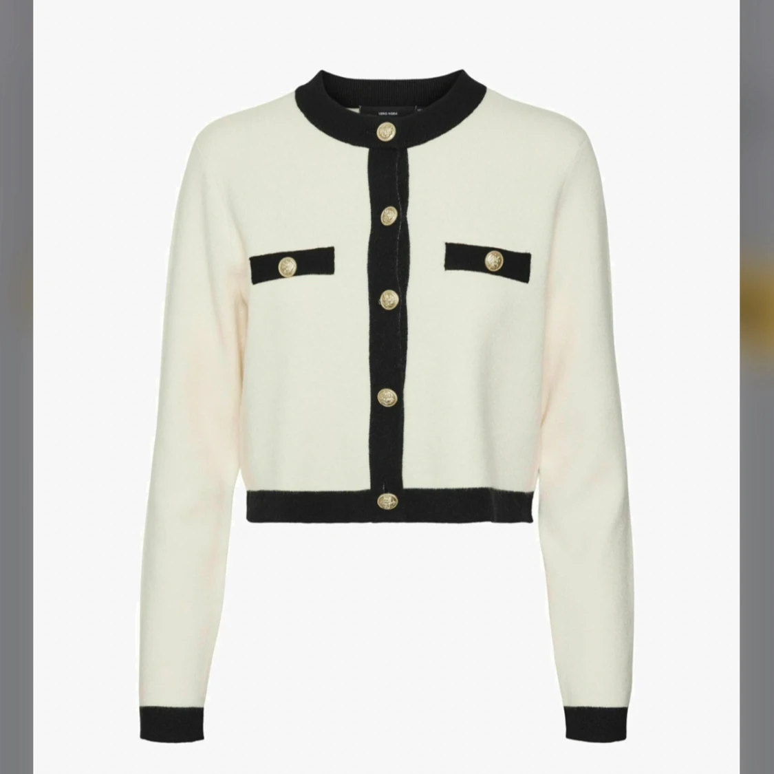 Vit och svart kofta med guldknappar - 93