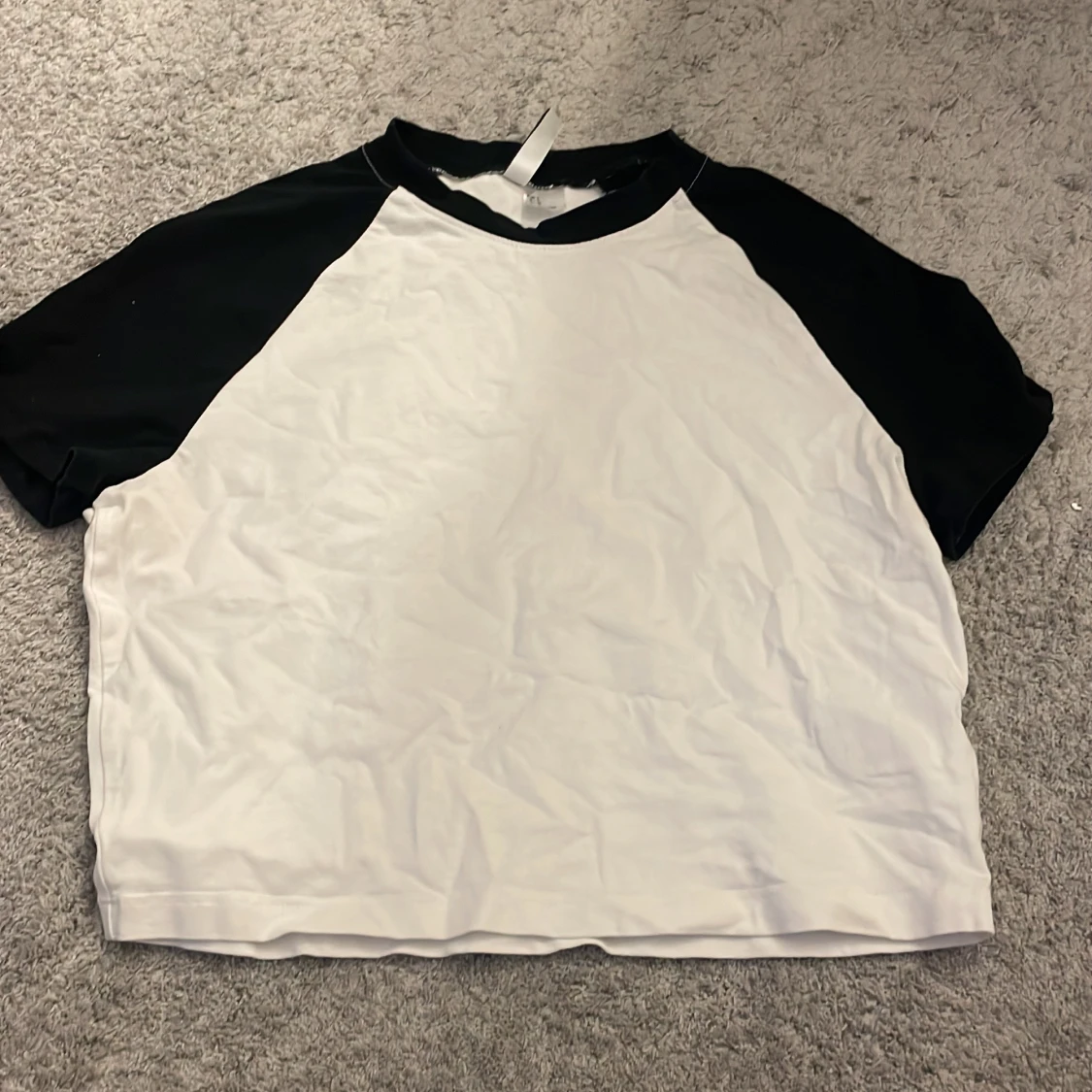 Svartvit t-shirt från H&M Divided