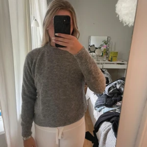 Grå ulltröja från Zara - använd fåtal gånger 