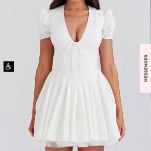 House of CB - Klänning från house of CB, storlek S med stor cup (D-E). Endast provat på, inte använt. Säljes för 3500 kr (inkl pris och frakt) 💕💕💕