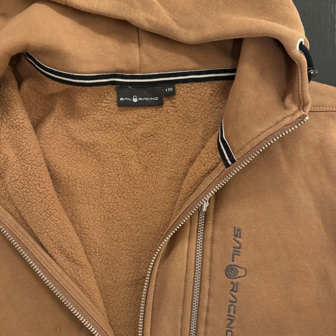 Brun hoodie från Sail Racing - 91