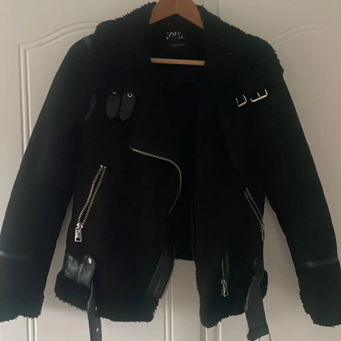 Svart jacka från Zara - 90