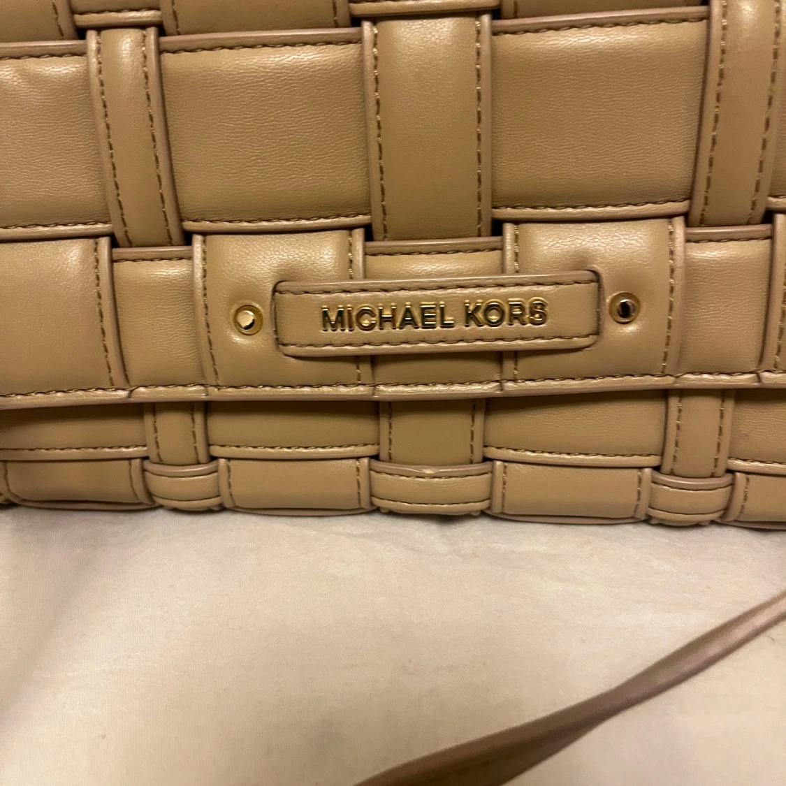 Beige axelväska från Michael Kors - 90