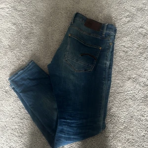 G-Star RAW jeans - Säljer ett par as feta jeans från G-Star RAW i väldigt bra skick.