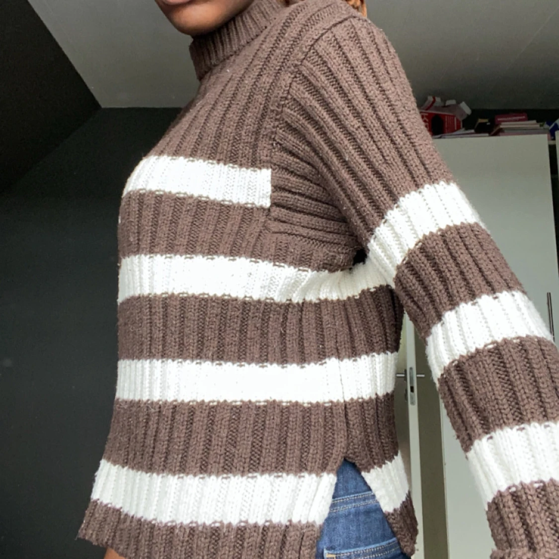 Brun och vit randig stickad tröja - 22
