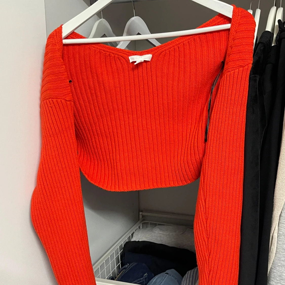 Orange stickad bolerotopp från H&M