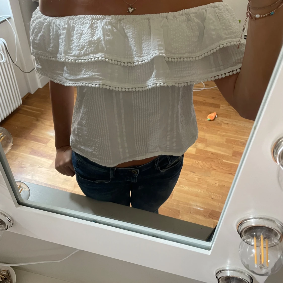 Off-shoulder topp